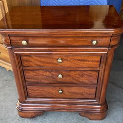 Beautiful 4 Drawer Mini Dresser Chest Nightstand End Table
