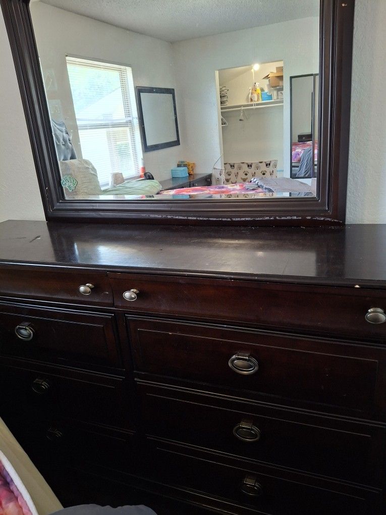 Queen Bedroom Set