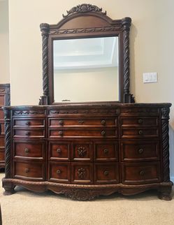 Ashley furniture High-End Ornate Cherry Dresser & Mirror Set