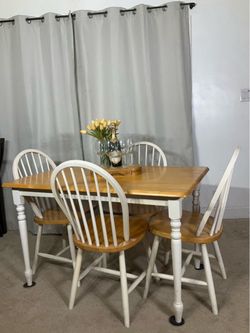 Charming Kitchen Dining Table & 4 Windsor Chairs / Mesa Comedor De Madera Solida Y 4 Sillas