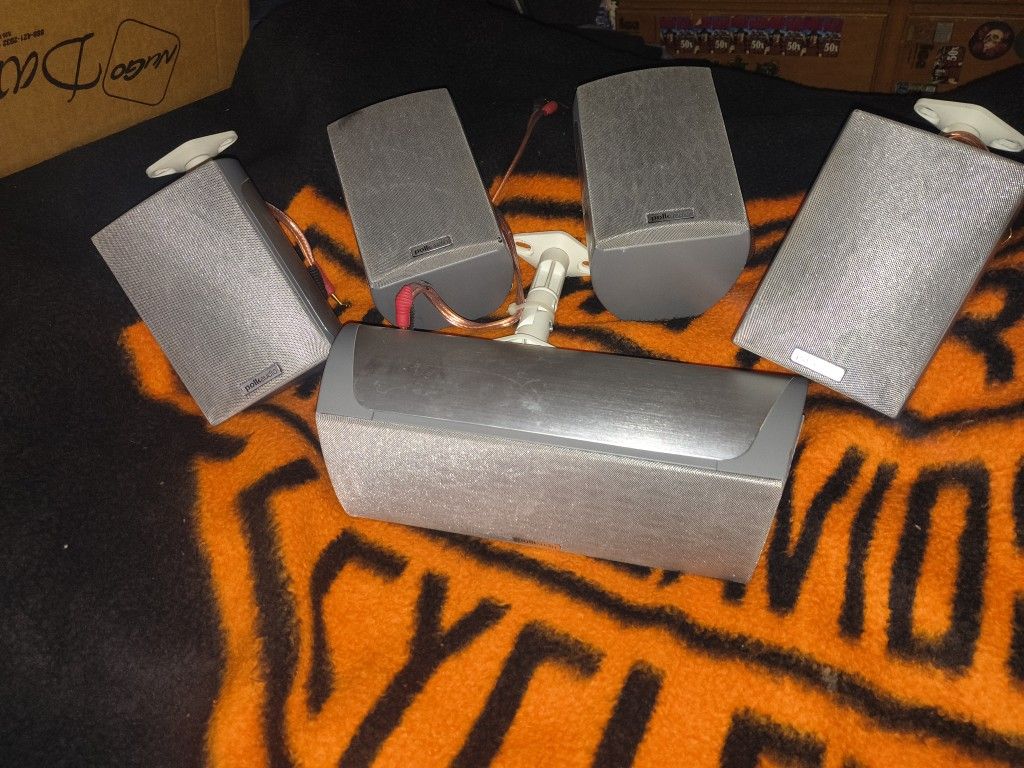 Polk Audio home theater. 5 speaker system