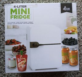 Brand new! 4 liter mini fridge 15$