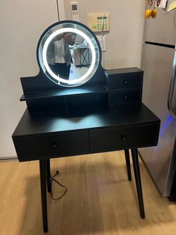 Makeup vanity