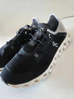 On Cloud Women's Size 7.5 Shoes