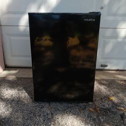 Small Office/Mini Refrigerator 