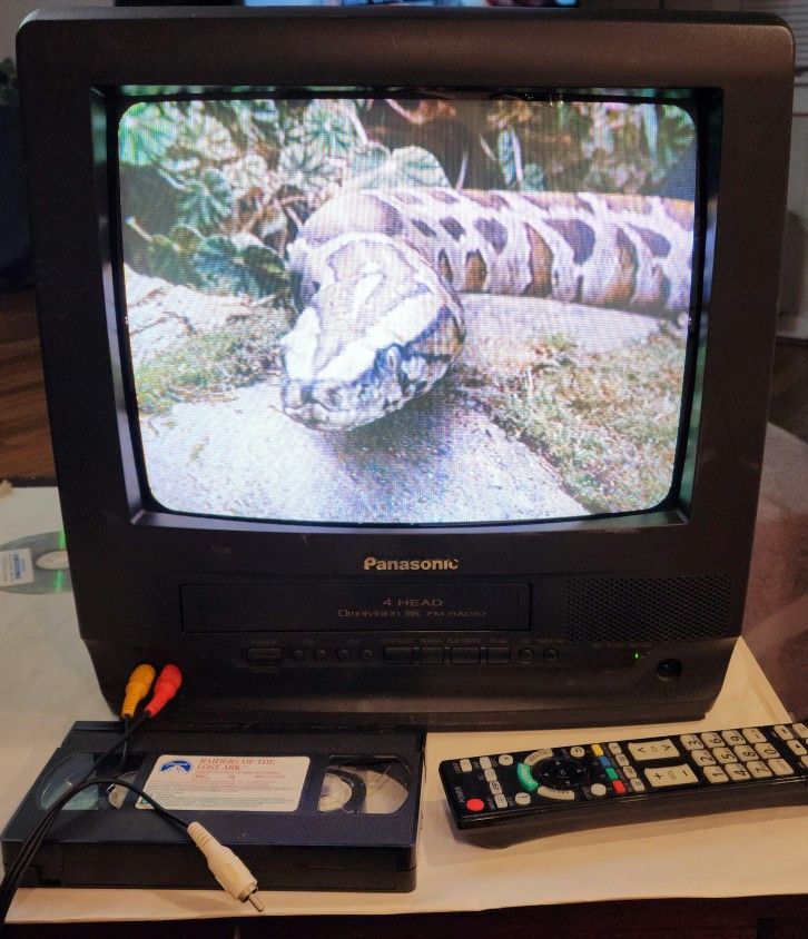 13" CRT TV/VCR/FM Radio Model 1999