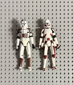 Lot of 2 Clone Wars Figures Star Wars Commander Thire