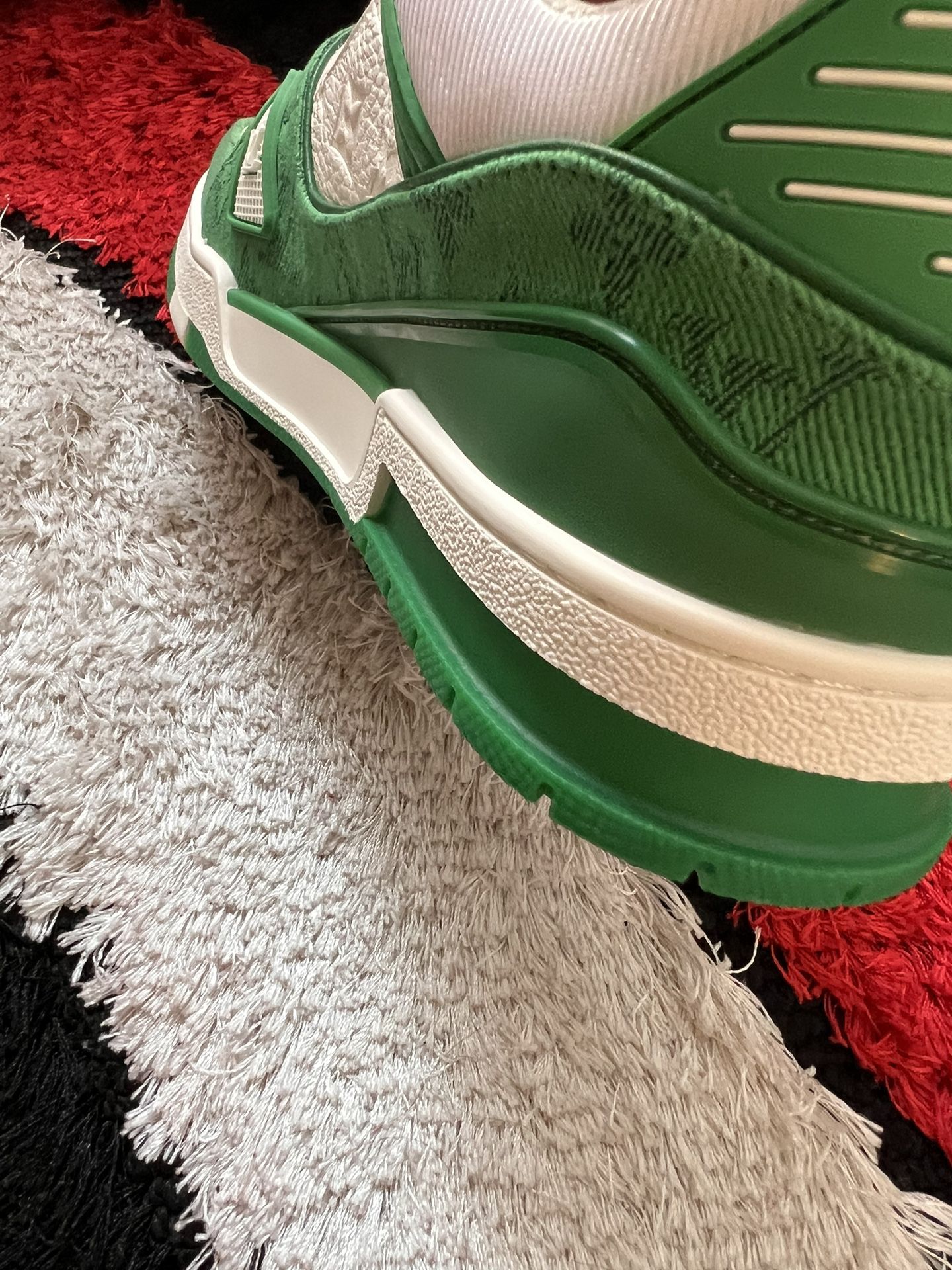 LOUIS VUITTON TRAINER GREEN for Sale in Queens, NY - OfferUp