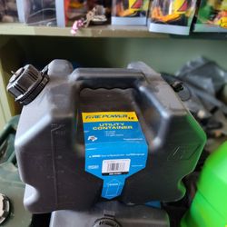2.5 gallon utility jog for off-roading brand new with internal hose $35 special deal