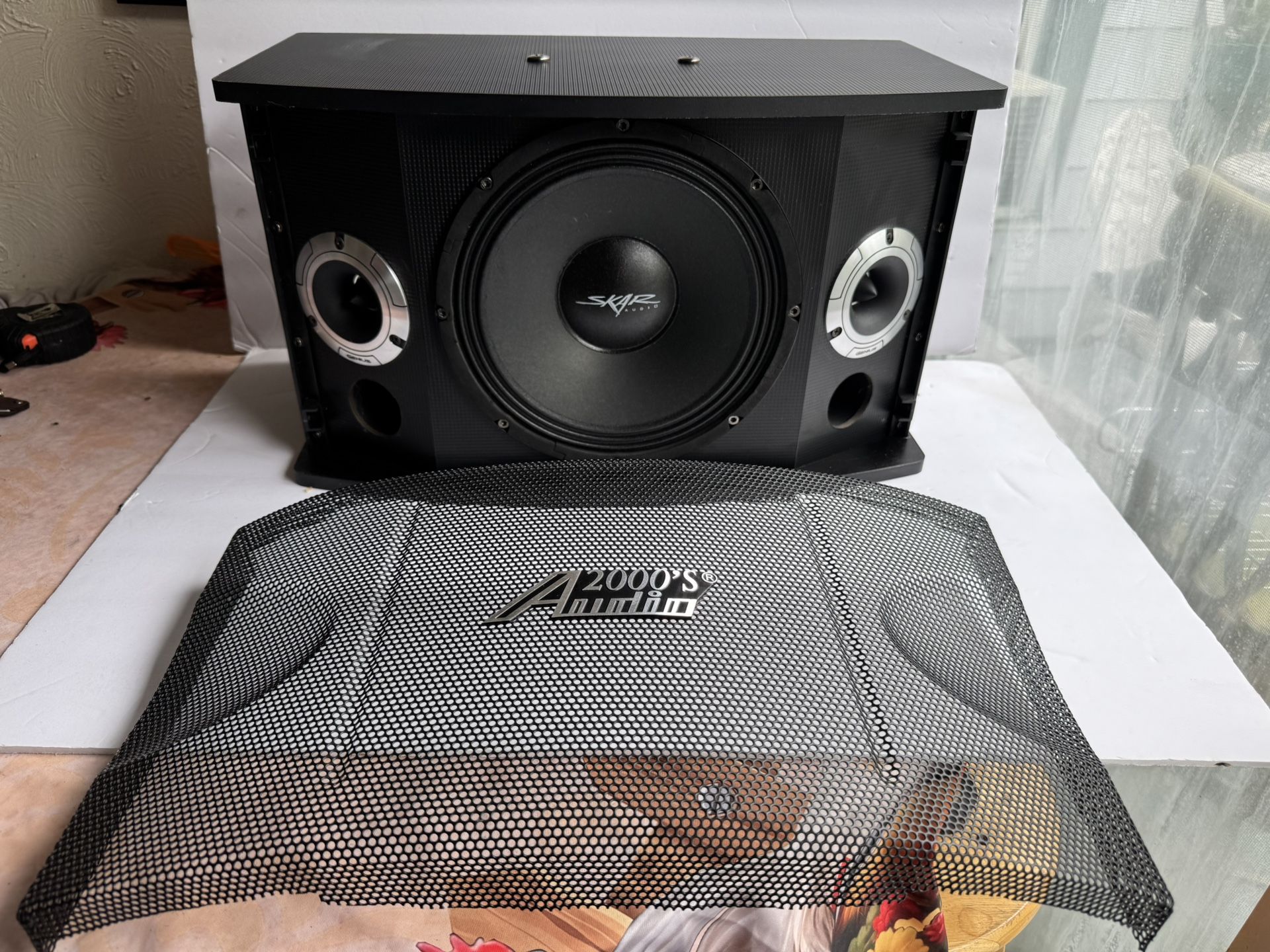 Midrange Box only 1 10"Skar audio and 2 3.5" genius audio Tweeters in box