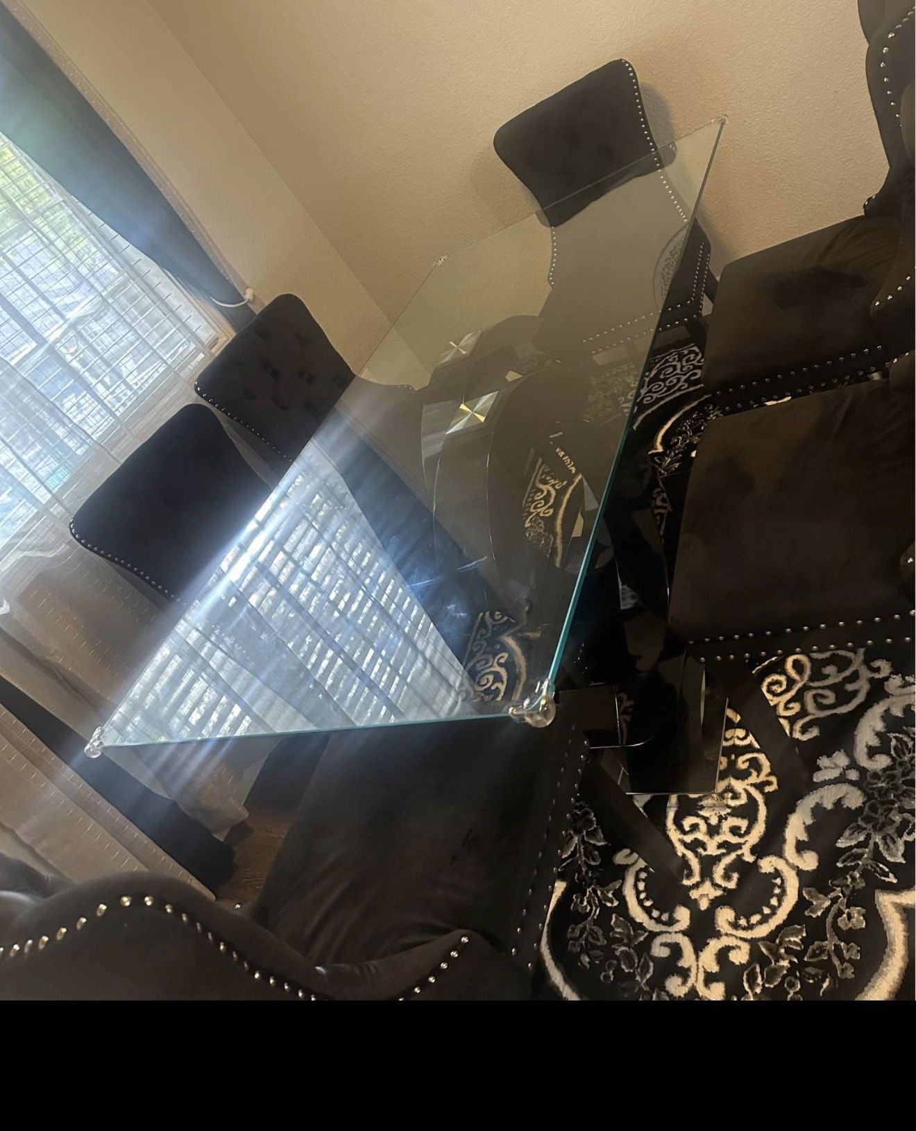 Dining table with 6 chairs and 2 sofa , 2 carpets and 8 curtains. Complete Set 