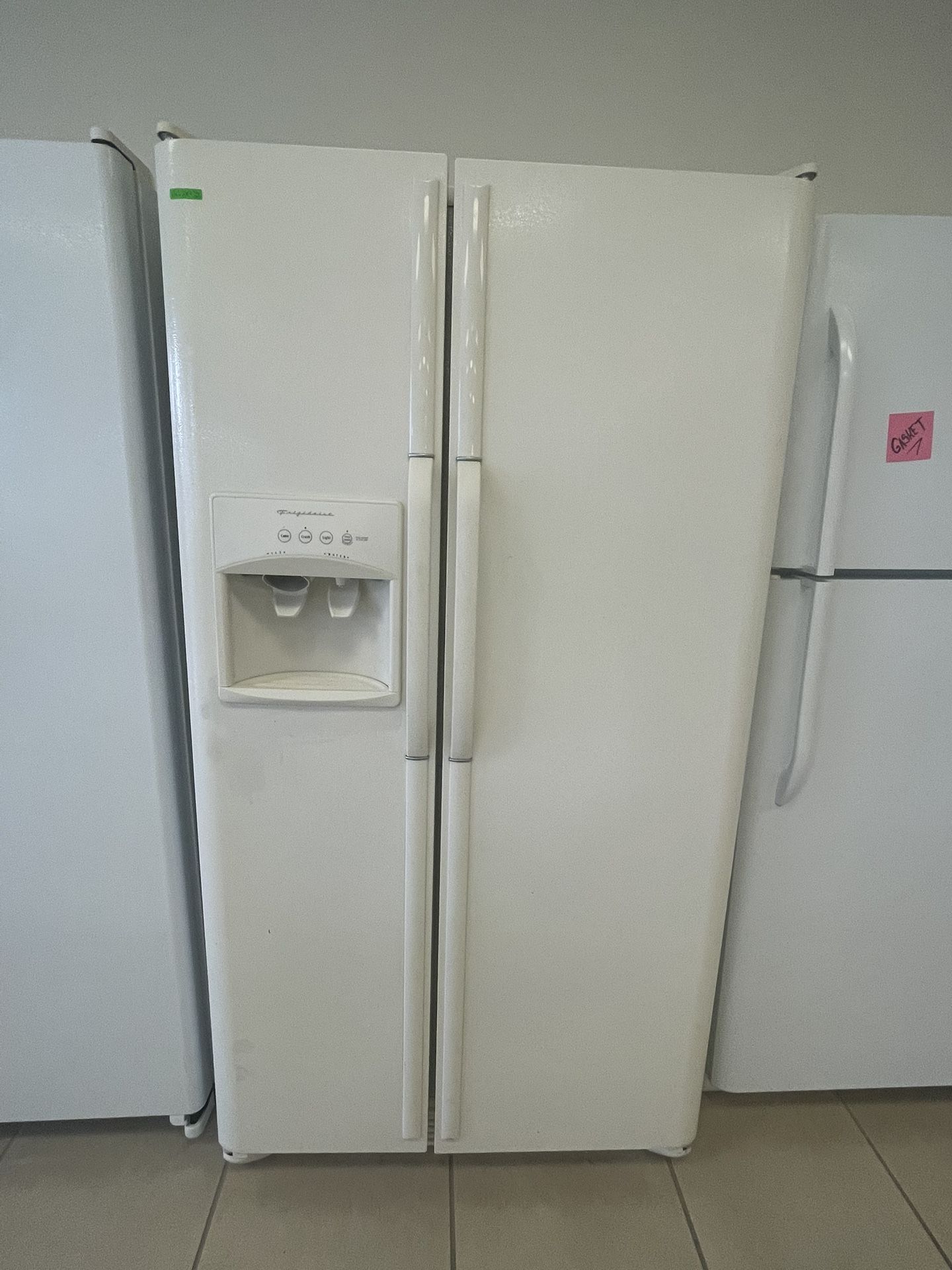 FRIGIDAIRE SIDE BY SIDE FRIDGE OFF WHITE