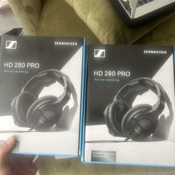 SENNHEISER Headphones 