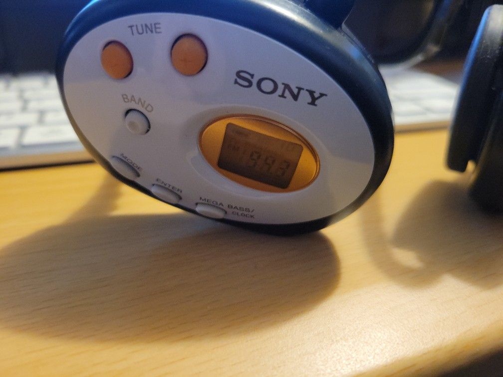 Sony Walkman SRF-HM01V TV/Weather/FM/AM Mega Bass Radio Headphone Headset  Tested