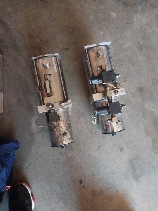 2 Chrome Hoppo Pumps