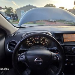 Nissan Pathfinder 2015 .color Gris Oscuro