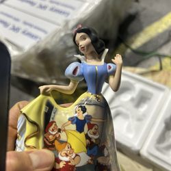 2004 Disney Porcelain Snow White ; Trades Alright ; Negotioable 