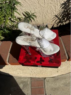 Kiss 208 women’s heels size 7 like new