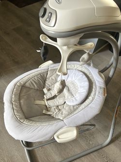Graco Baby Swing – 6 Speeds, Music & Vibration – Gently Used
