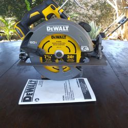 Dewalt.  60v New.Flexvolt  Circular Saw.  7 1/4 "   Brushless Motor.    