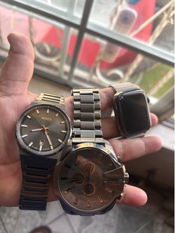 Apple Watch has a screen crack but works good it’s a stainless steel sapphire crystal 44m