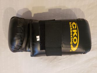 CKO kickboxing gloves