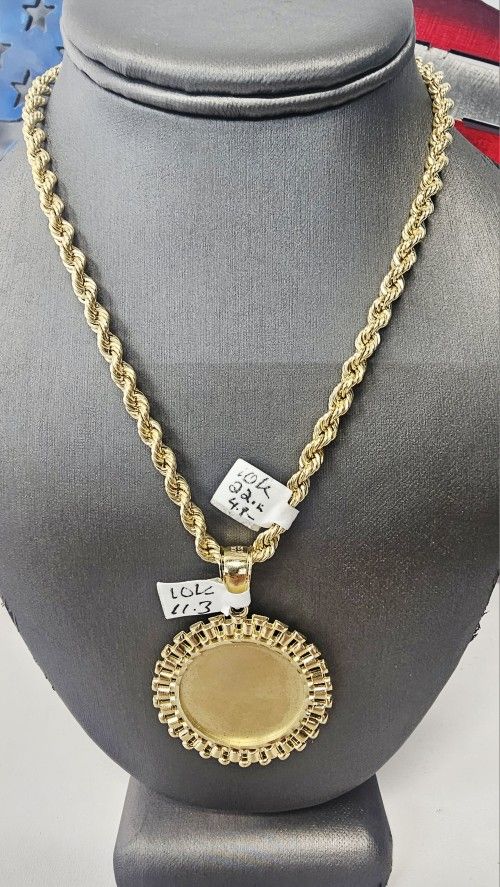 10k Hollow 22inch 4.8mm Chain And 10k Memory Pendant