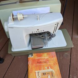 Singer Sewing Machine 