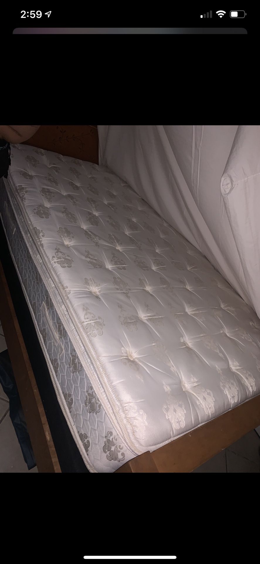 Full bed w/ box spring and metal frame