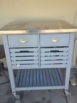 Rolling kitchen island