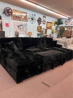 🔥Flash Deal🔥Brand New Two Chaise Sectional with pull out bed $1099, payment available