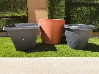 3 big plastic pots for only 10 dollars