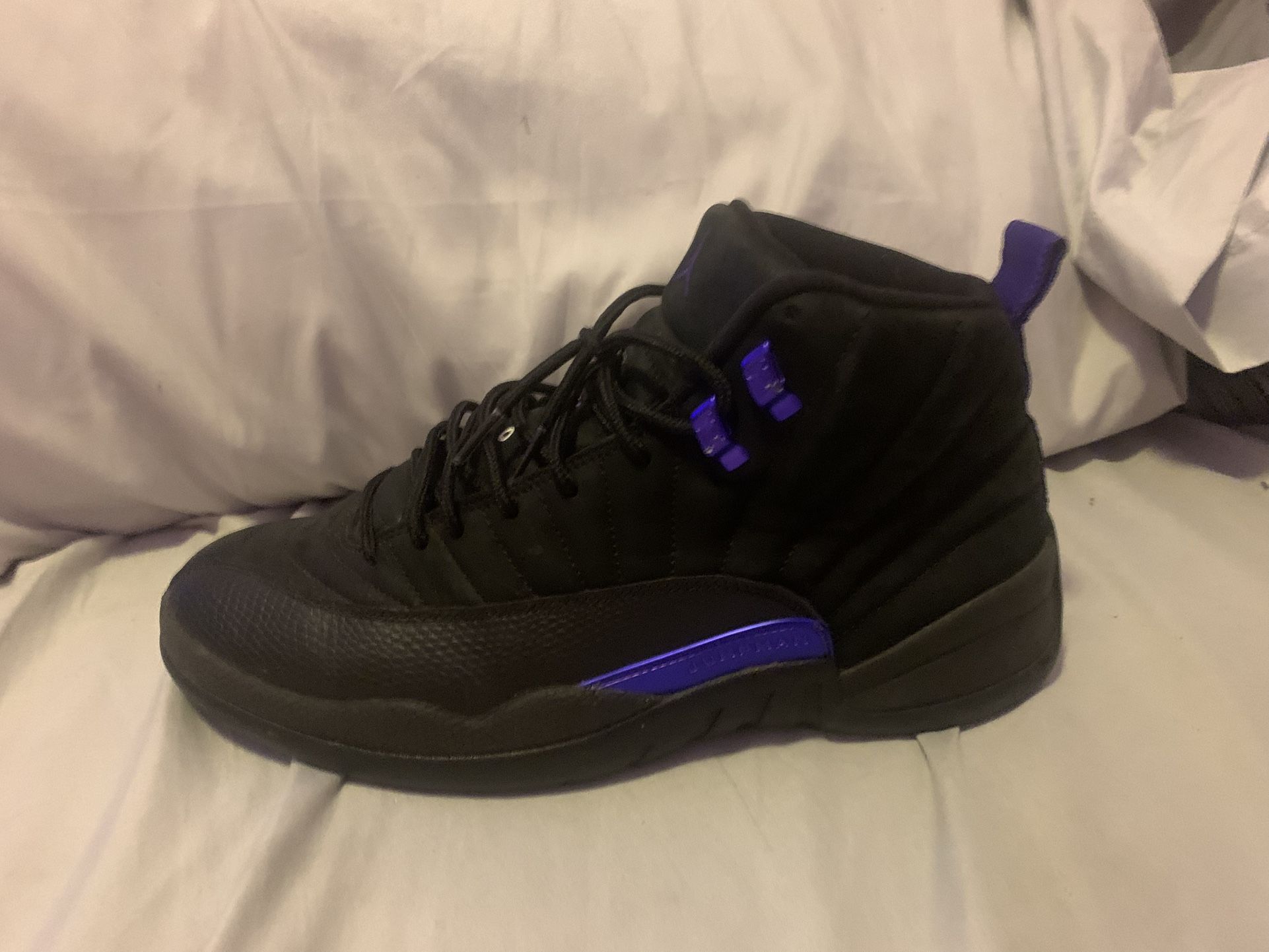 Shoes For Gaming Monitor/ Money