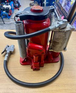 Pittsburgh 20 Ton Air/Hydraulic Bottle Jack