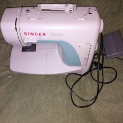 Singer Simple Sewing Machine Nearly New