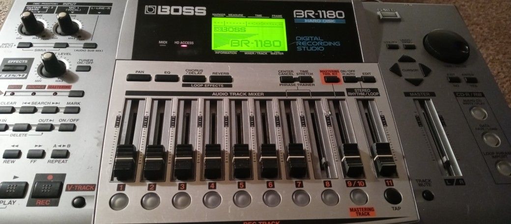 BOSS
BR-1180 HARD DISK
DIGITAL RECORDING STUDIO