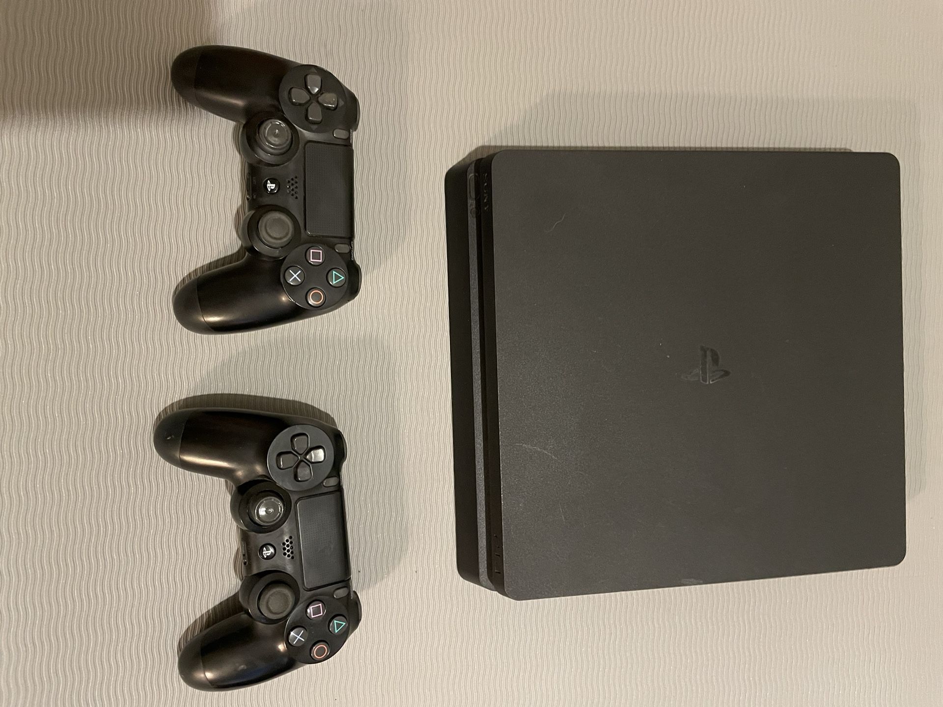 PS4 PLAYSTATION 4