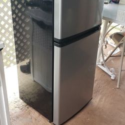 I'm Selling  Small Refrigerato Sizes  44"  T.  20" W 21" D