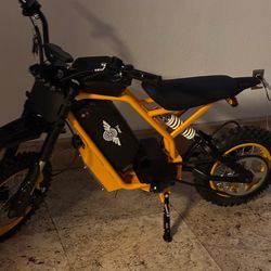 Freego electric dirt bike hmu $1600 it’s super fast goes 65