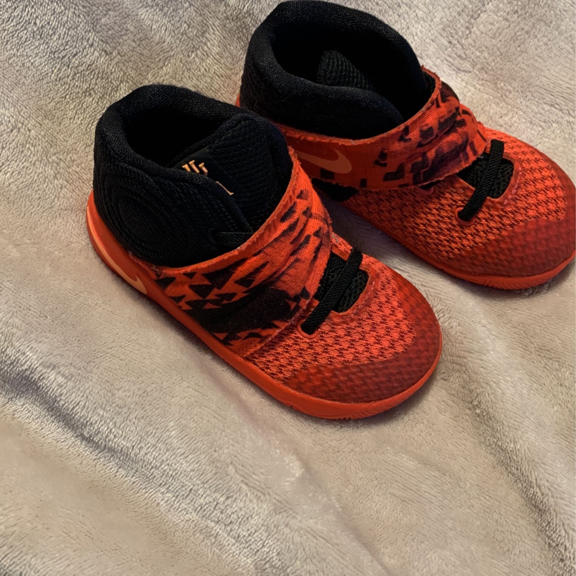 Nike Kyrie 2 Inferno Toddler Size 8