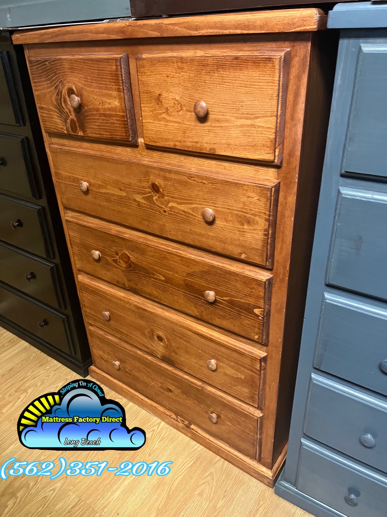 Oak Six Drawer Jumbo Double Knob Dresser Chest- Cajonera Alto Seis Cajones 