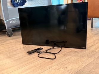 Vizio 33.5” TV (D32f-F1) + Wall Mount