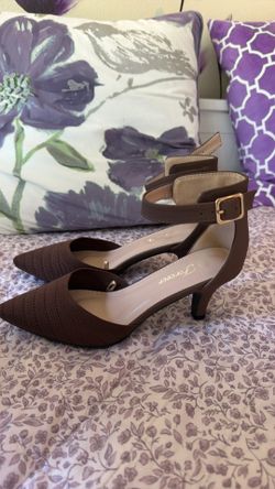 Brown Closed Toe Heels Size 7