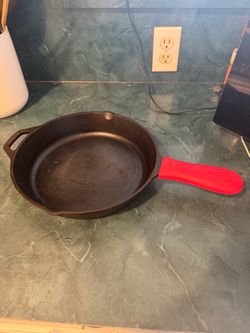 Lodge Cast Iron Skillet with Silicone Handle