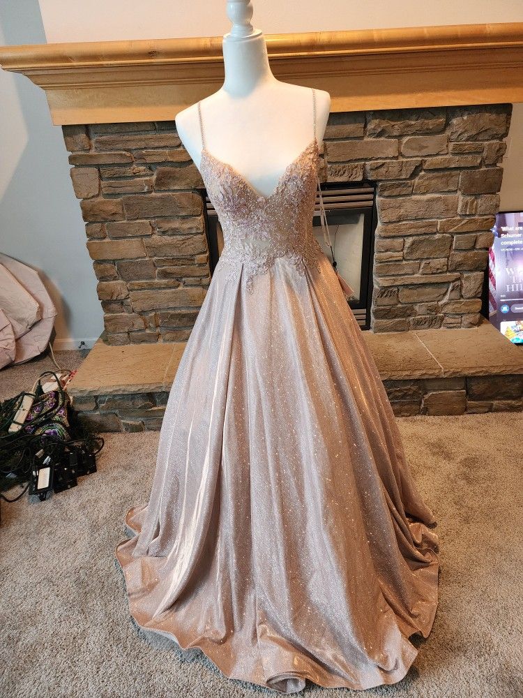 Brand New Giovanni Dress!