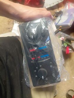 02-09 GM suv/truck Climate control unit