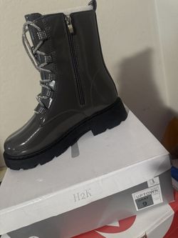 New In Box Women Shoes 