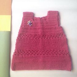 Vestido para bebé de 0 a 6 meses. Tejido a mano (algodón)