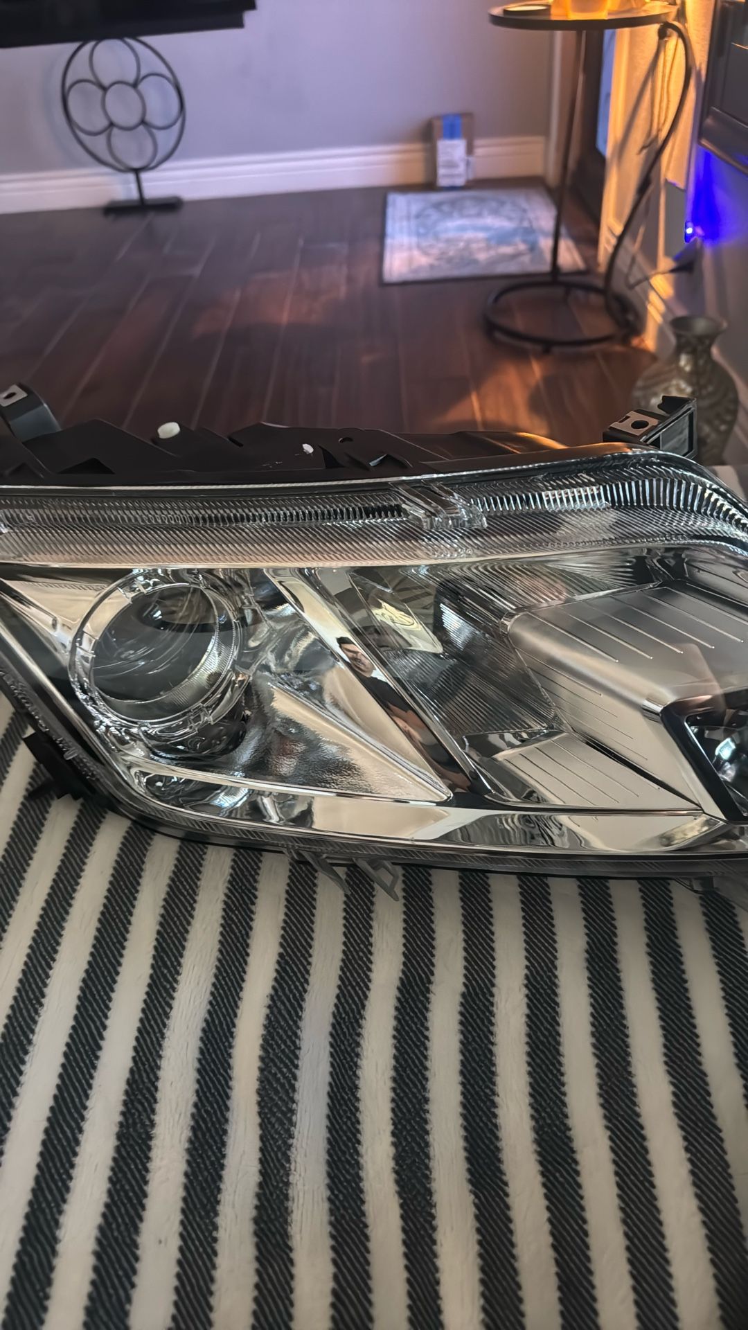 2010 To 2012 Ford Fusión Headlight