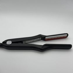Croc Infrared 1’’ Flat Iron Open Box Never Used  Sleek black hair straightener. Ideal for creating